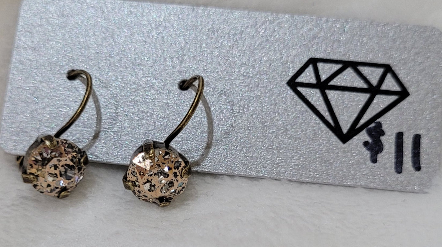 Essential Earring Speckled